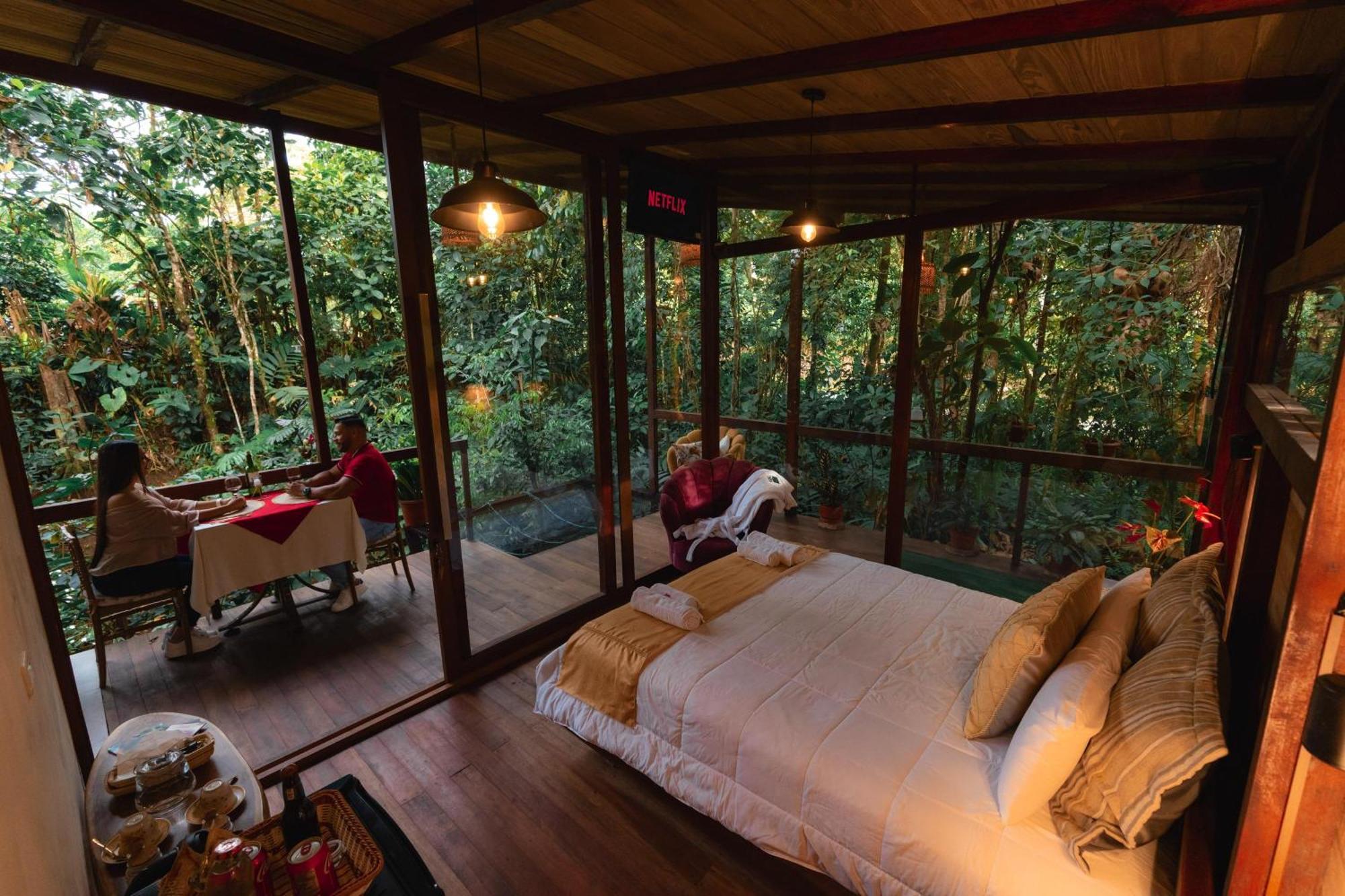 Hotel Amazon Puyu Glamping à Parroquia Tarqui Extérieur photo